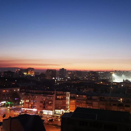 Spacious Downtown Apartment With A City View Pristina Eksteriør billede