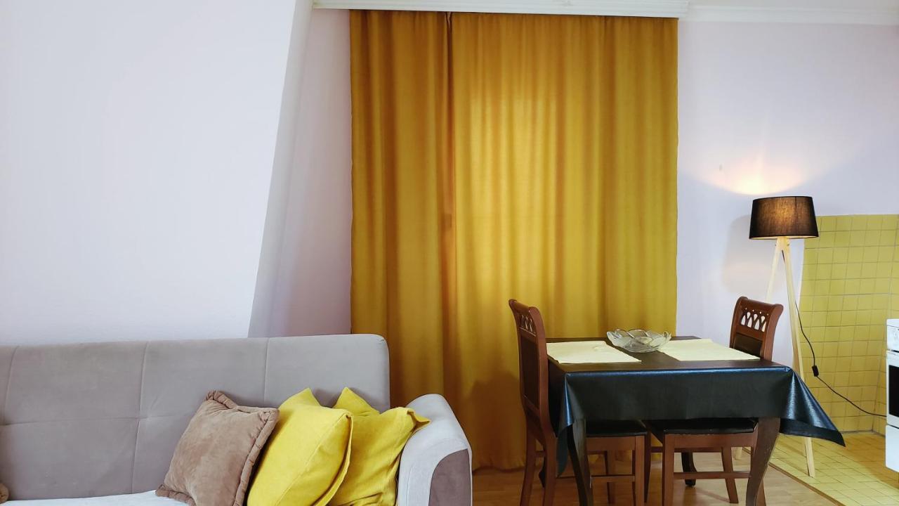 Spacious Downtown Apartment With A City View Pristina Eksteriør billede