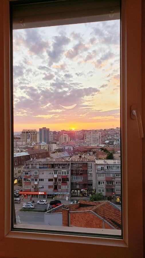Spacious Downtown Apartment With A City View Pristina Eksteriør billede