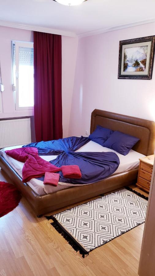 Spacious Downtown Apartment With A City View Pristina Eksteriør billede